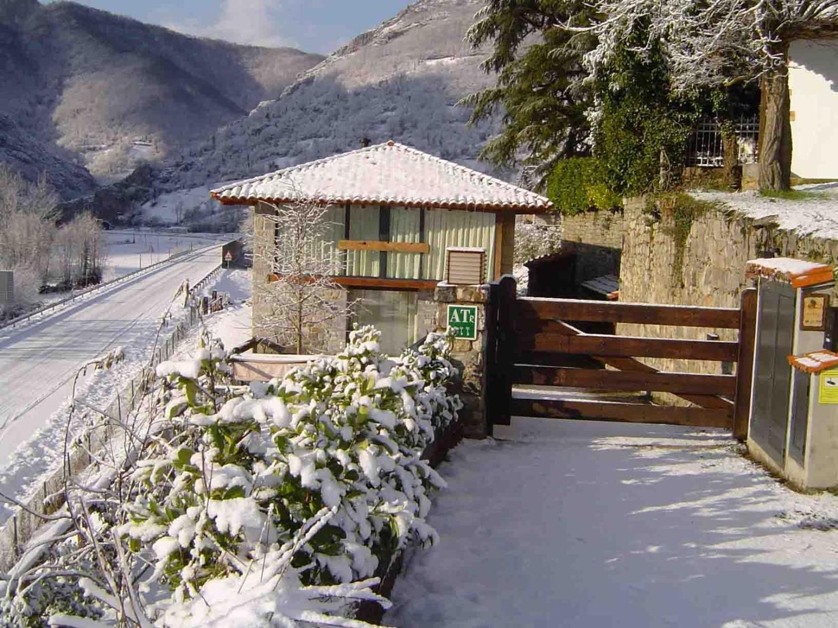 Apartamentos Rurales El Lleron Caso Exterior photo